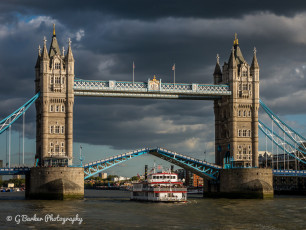 Tower Bridge and the Dixie Queen